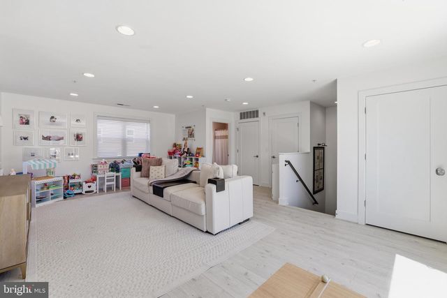 3913 CRANES BILL CT, Rockville, MD 20852