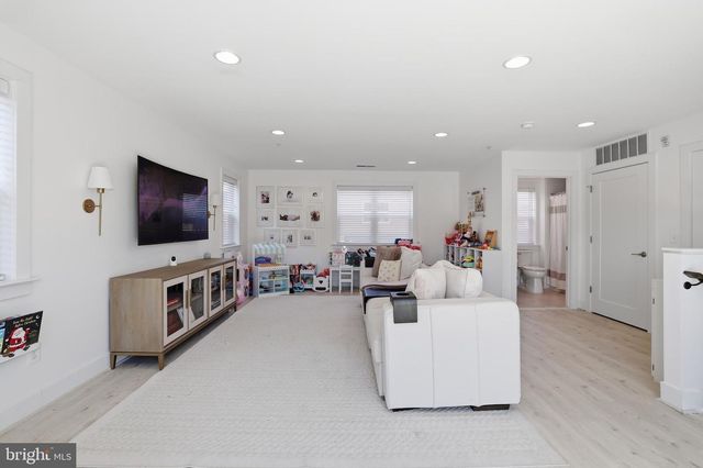 3913 CRANES BILL CT, Rockville, MD 20852