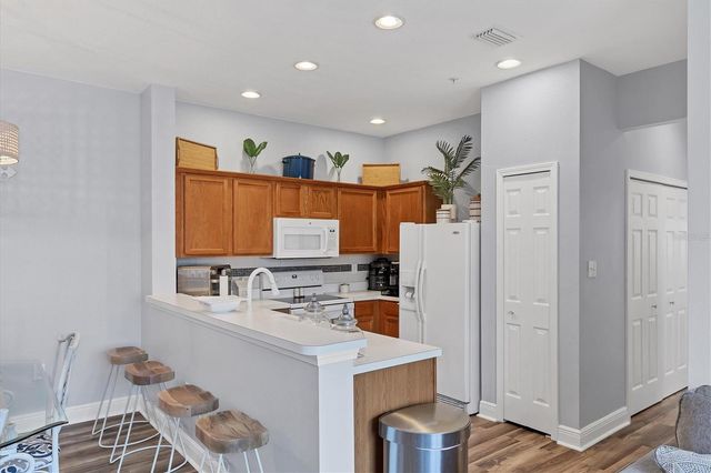 3774 PARKRIDGE CIRCLE 23-202, Sarasota, FL 34243