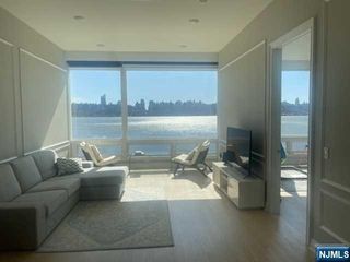 9 Somerset Lane 319, Edgewater, NJ 07020