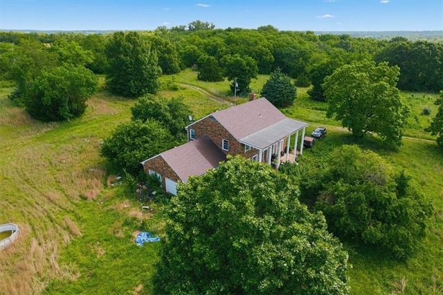 20505 Tonganoxie Road, Tonganoxie, KS 66086