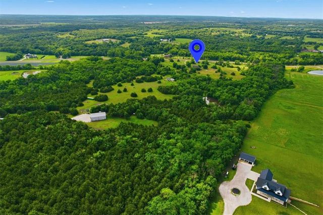 20505 Tonganoxie Road, Tonganoxie, KS 66086