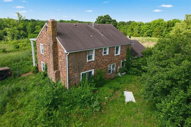 20505 Tonganoxie Road, Tonganoxie, KS 66086