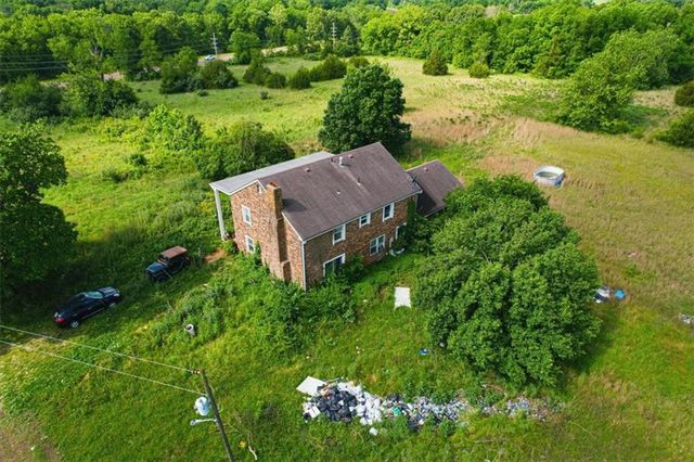 20505 Tonganoxie Road, Tonganoxie, KS 66086