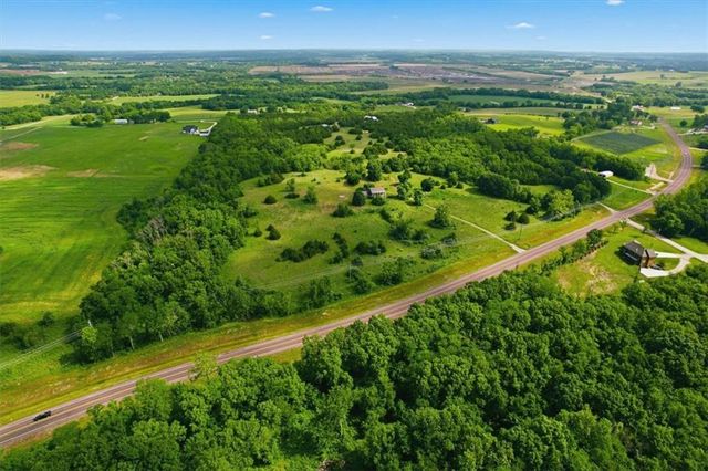20505 Tonganoxie Road, Tonganoxie, KS 66086