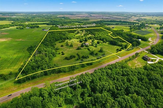 20505 Tonganoxie Road, Tonganoxie, KS 66086