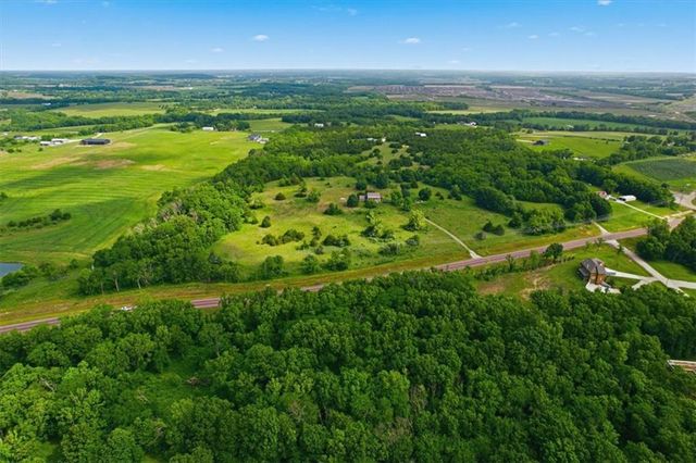 20505 Tonganoxie Road, Tonganoxie, KS 66086