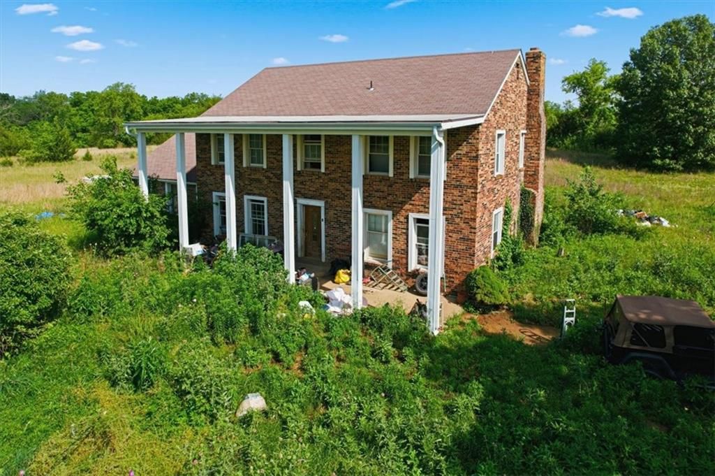 20505 Tonganoxie Road, Tonganoxie, KS 66086