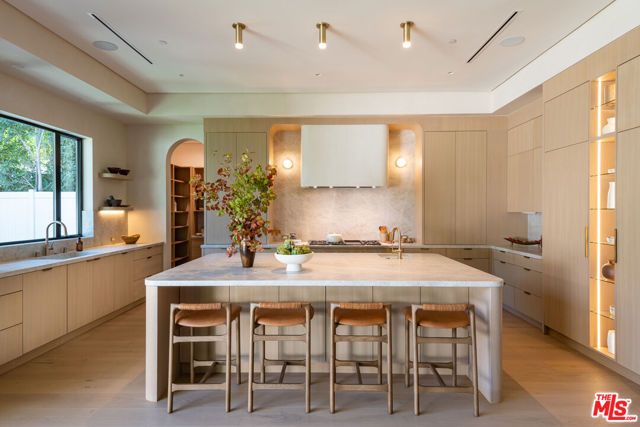 4170 Sunnyslope Avenue, Sherman Oaks, CA 91423