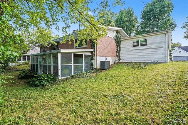 818 S Rapp Avenue, Columbia, IL 62236
