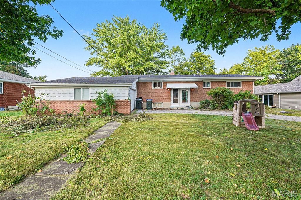 818 S Rapp Avenue, Columbia, IL 62236