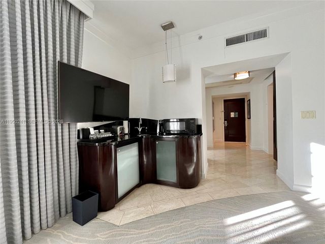 4391 Collins Ave 419, Miami Beach, FL 33140