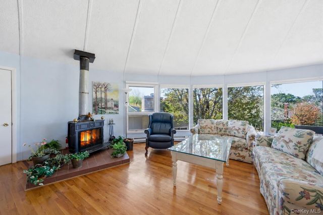 583 Bayberry Walk, Ocean Beach, NY 11770
