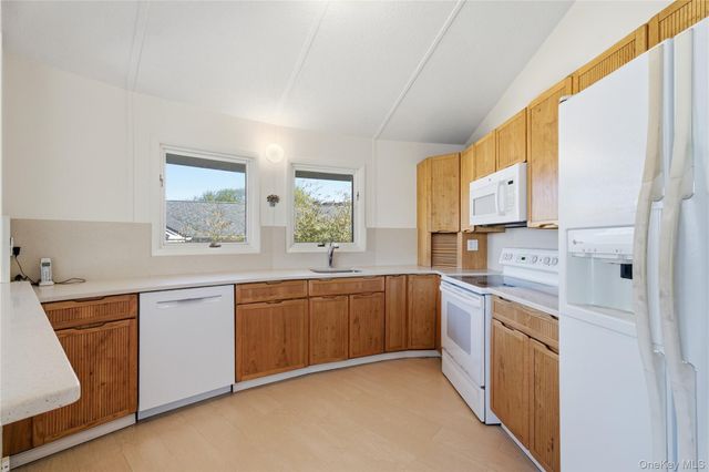 583 Bayberry Walk, Ocean Beach, NY 11770