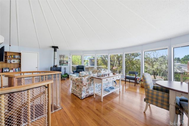 583 Bayberry Walk, Ocean Beach, NY 11770