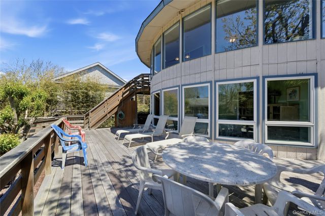 583 Bayberry Walk, Ocean Beach, NY 11770