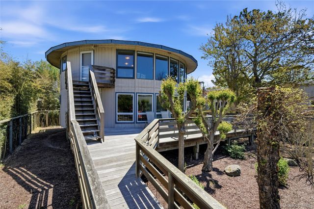 583 Bayberry Walk, Ocean Beach, NY 11770