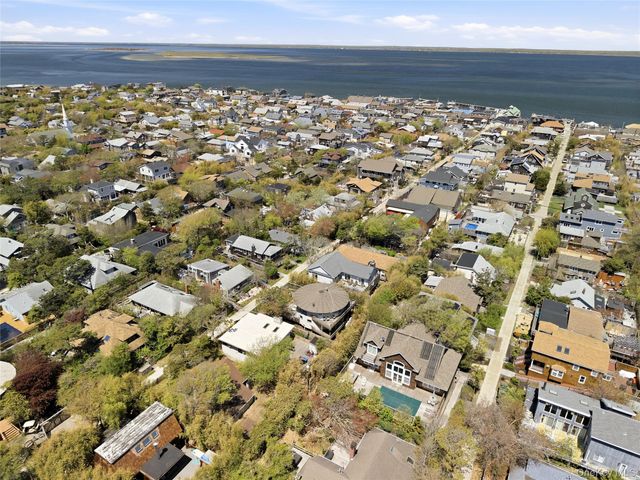 583 Bayberry Walk, Ocean Beach, NY 11770