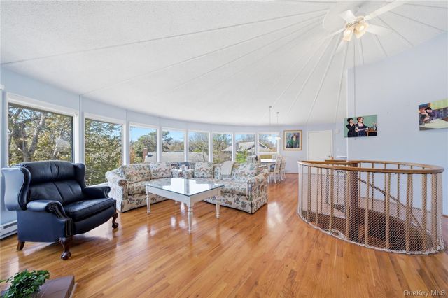 583 Bayberry Walk, Ocean Beach, NY 11770