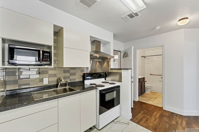 11219 Five Iron, San Antonio, TX 78221