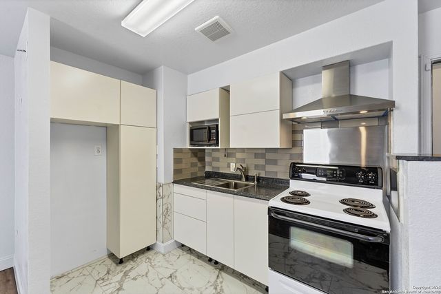 11219 Five Iron, San Antonio, TX 78221