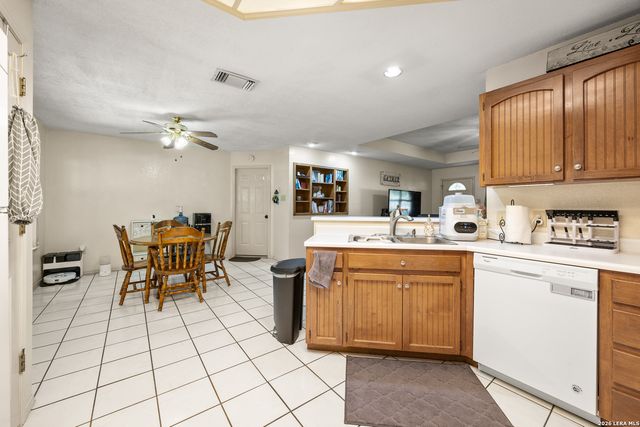 2071 CANDLELIGHT DR, Canyon Lake, TX 78133