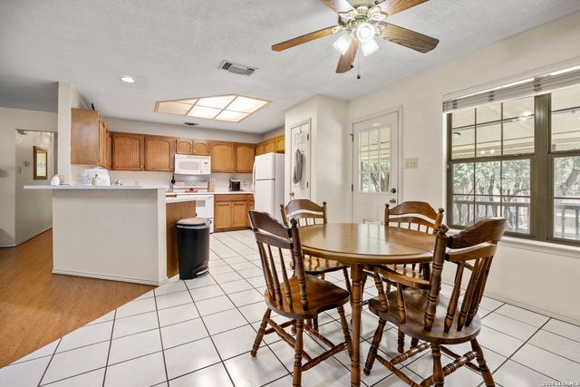 2071 CANDLELIGHT DR, Canyon Lake, TX 78133