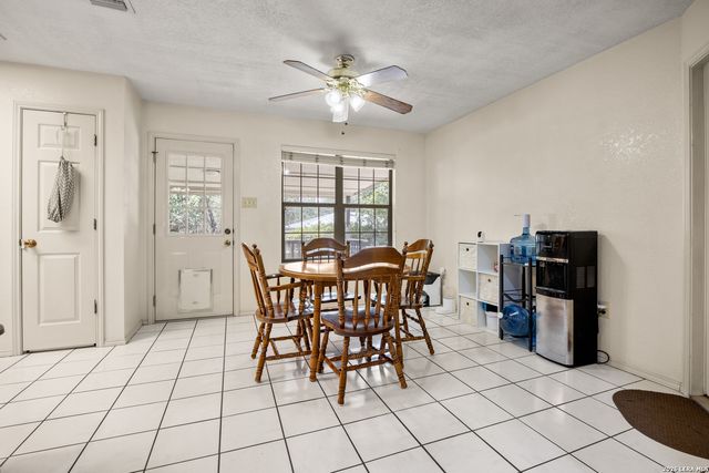 2071 CANDLELIGHT DR, Canyon Lake, TX 78133
