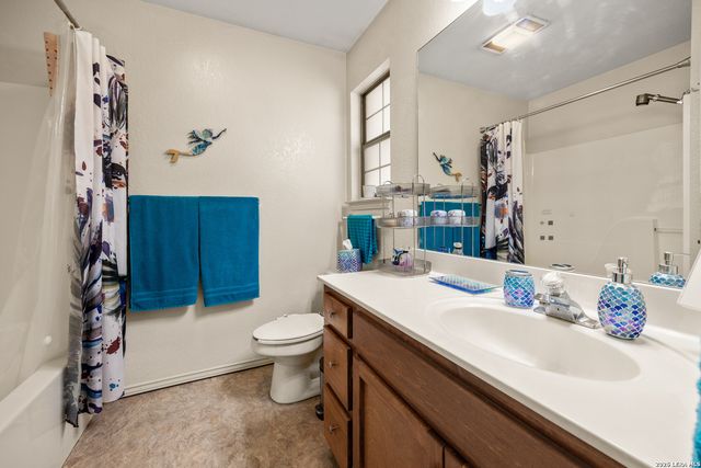 2071 CANDLELIGHT DR, Canyon Lake, TX 78133