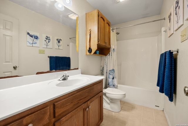 2071 CANDLELIGHT DR, Canyon Lake, TX 78133
