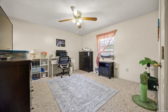 2071 CANDLELIGHT DR, Canyon Lake, TX 78133