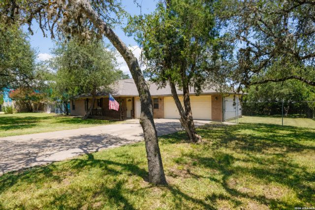 2071 CANDLELIGHT DR, Canyon Lake, TX 78133
