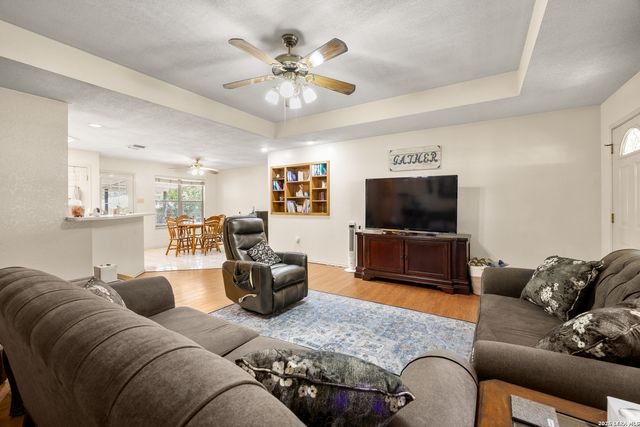 2071 CANDLELIGHT DR, Canyon Lake, TX 78133
