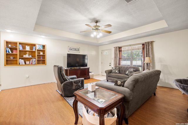 2071 CANDLELIGHT DR, Canyon Lake, TX 78133