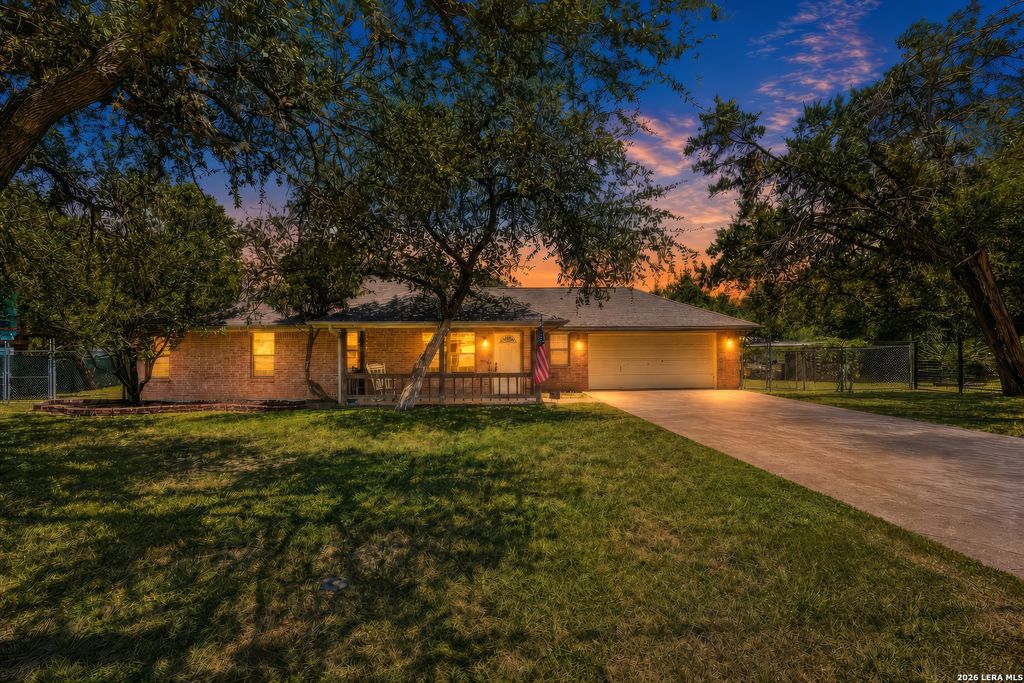 2071 CANDLELIGHT DR, Canyon Lake, TX 78133