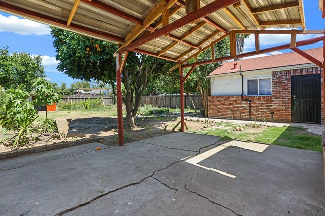 1004 S Shasta Ave, Stockton, CA 95205