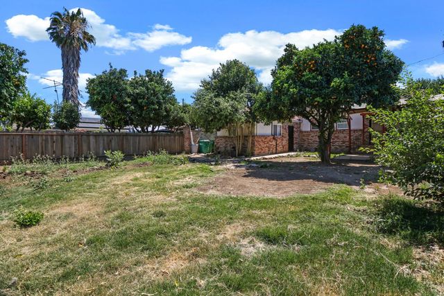 1004 S Shasta Ave, Stockton, CA 95205