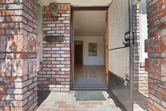 1004 S Shasta Ave, Stockton, CA 95205