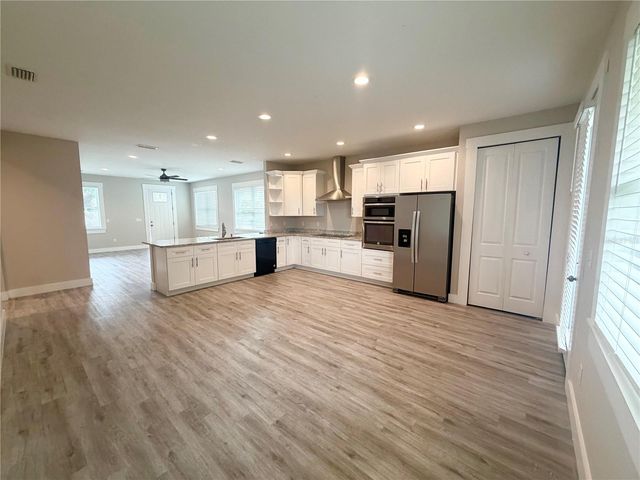 2125 W SAINT JOSEPH STREET, Tampa, FL 33607