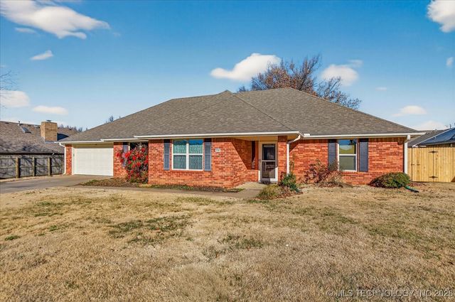 2704 SE Hillsboro Road, Bartlesville, OK 74006
