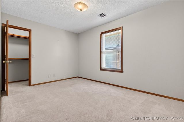 2704 SE Hillsboro Road, Bartlesville, OK 74006