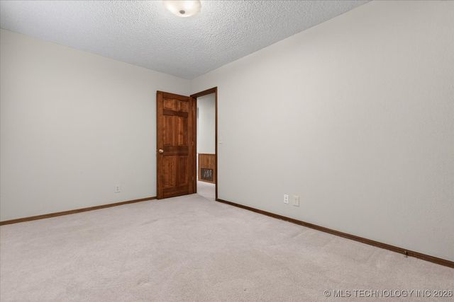 2704 SE Hillsboro Road, Bartlesville, OK 74006