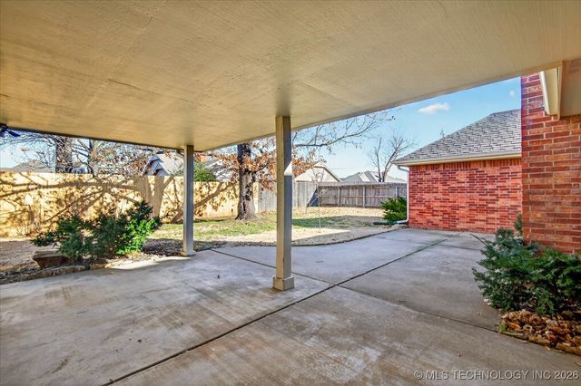 2704 SE Hillsboro Road, Bartlesville, OK 74006