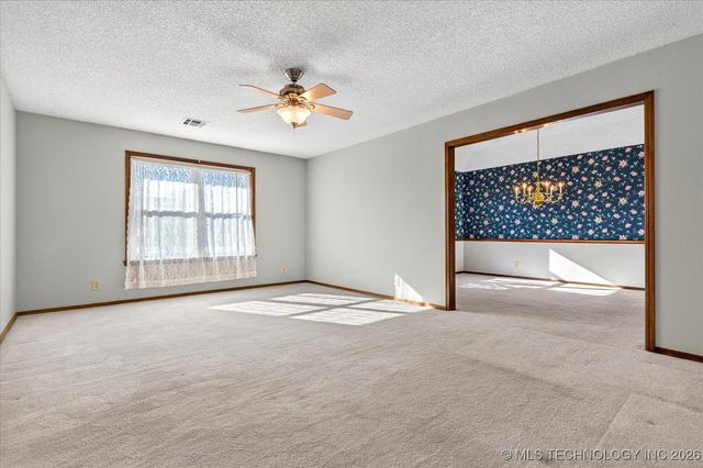 2704 SE Hillsboro Road, Bartlesville, OK 74006