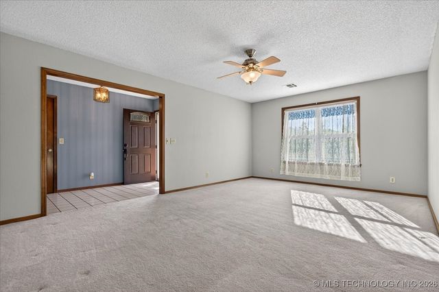 2704 SE Hillsboro Road, Bartlesville, OK 74006