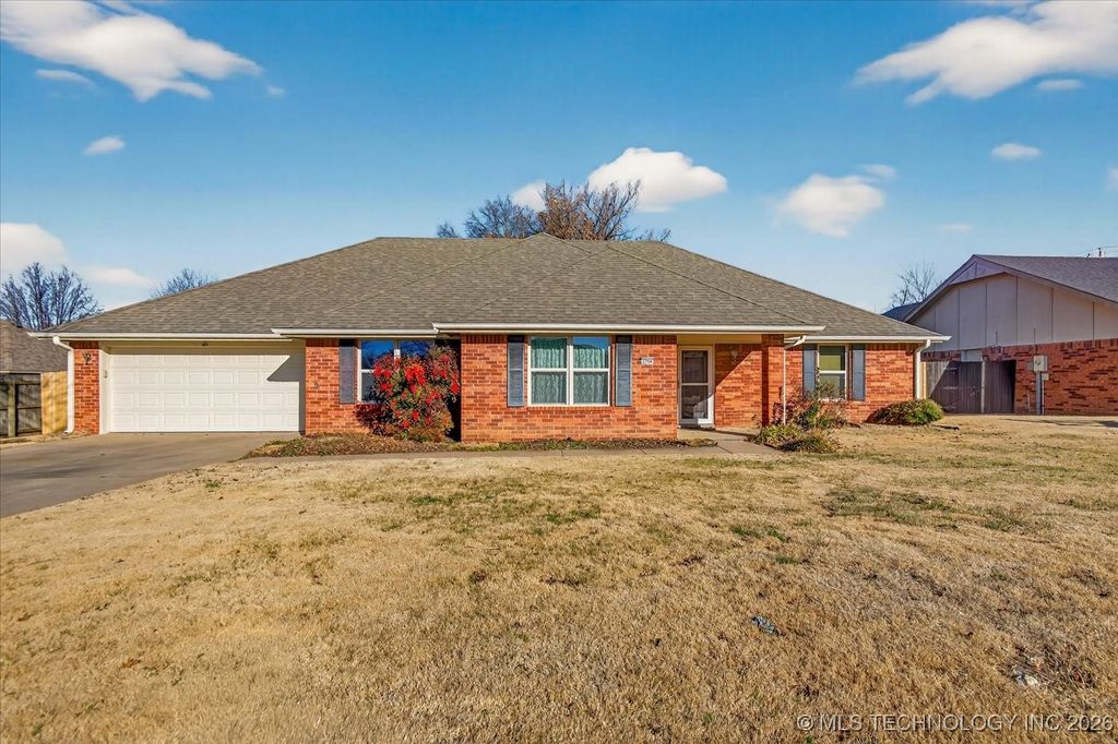 2704 SE Hillsboro Road, Bartlesville, OK 74006