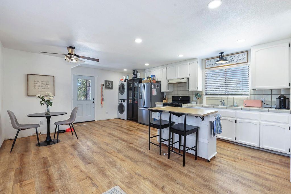 Image 10 of property listing at 29696 Auberry Road, Prather, CA 93651