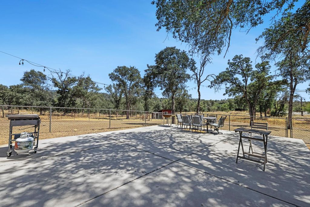 Image 23 of property listing at 29696 Auberry Road, Prather, CA 93651