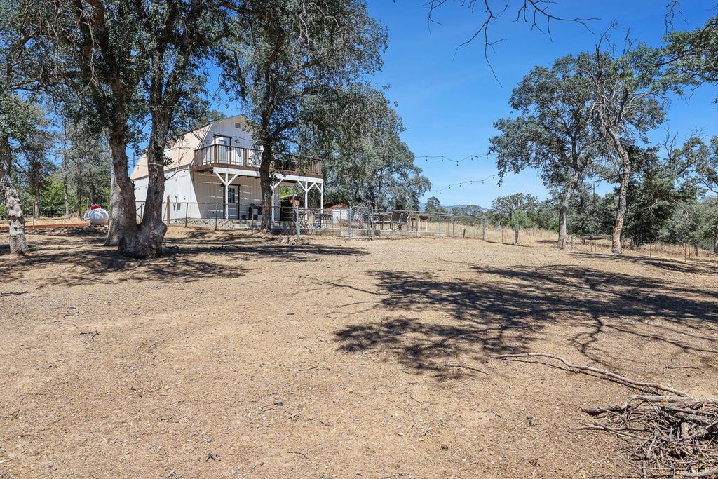 Image 3 of property listing at 29696 Auberry Road, Prather, CA 93651