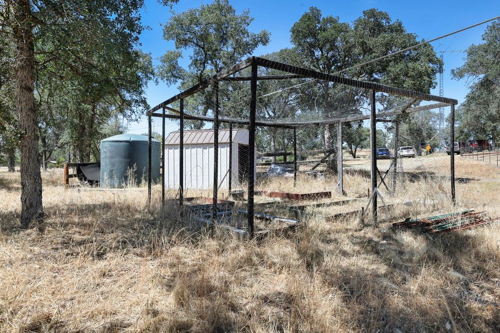 Image 32 of property listing at 29696 Auberry Road, Prather, CA 93651